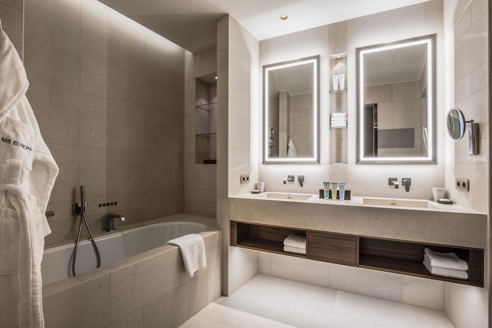 The Fontenay Hamburg Kültér fotó Bathroom
