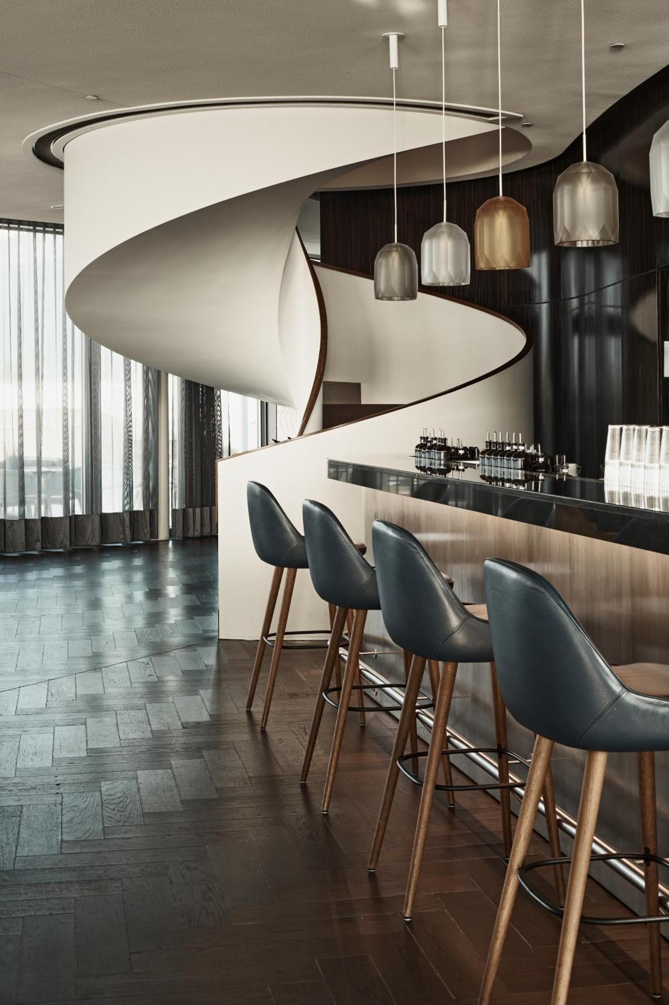 The Fontenay Hamburg Kültér fotó The bar at the 101 Sky Bar
