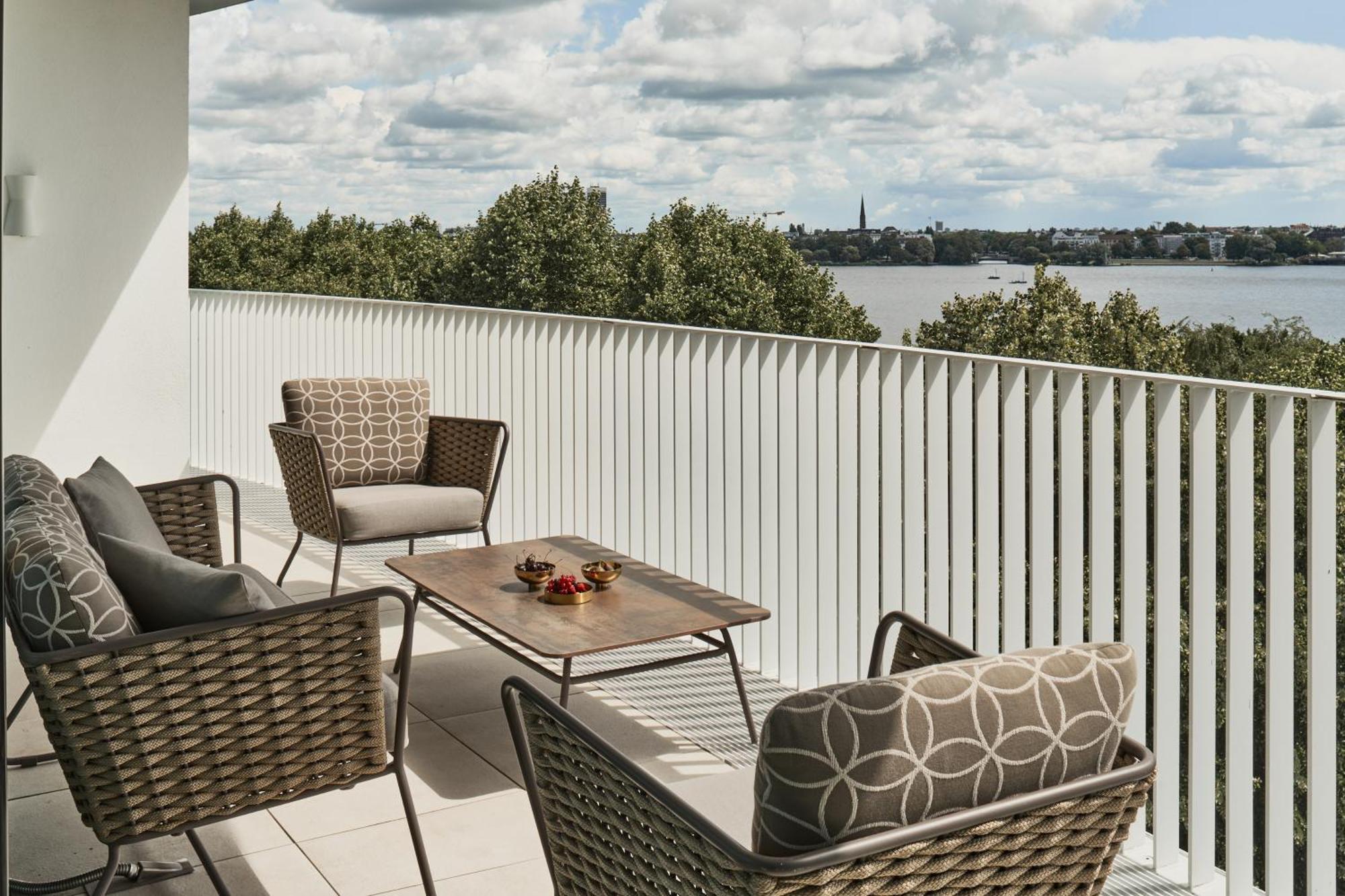 The Fontenay Hamburg Kültér fotó Balcony
