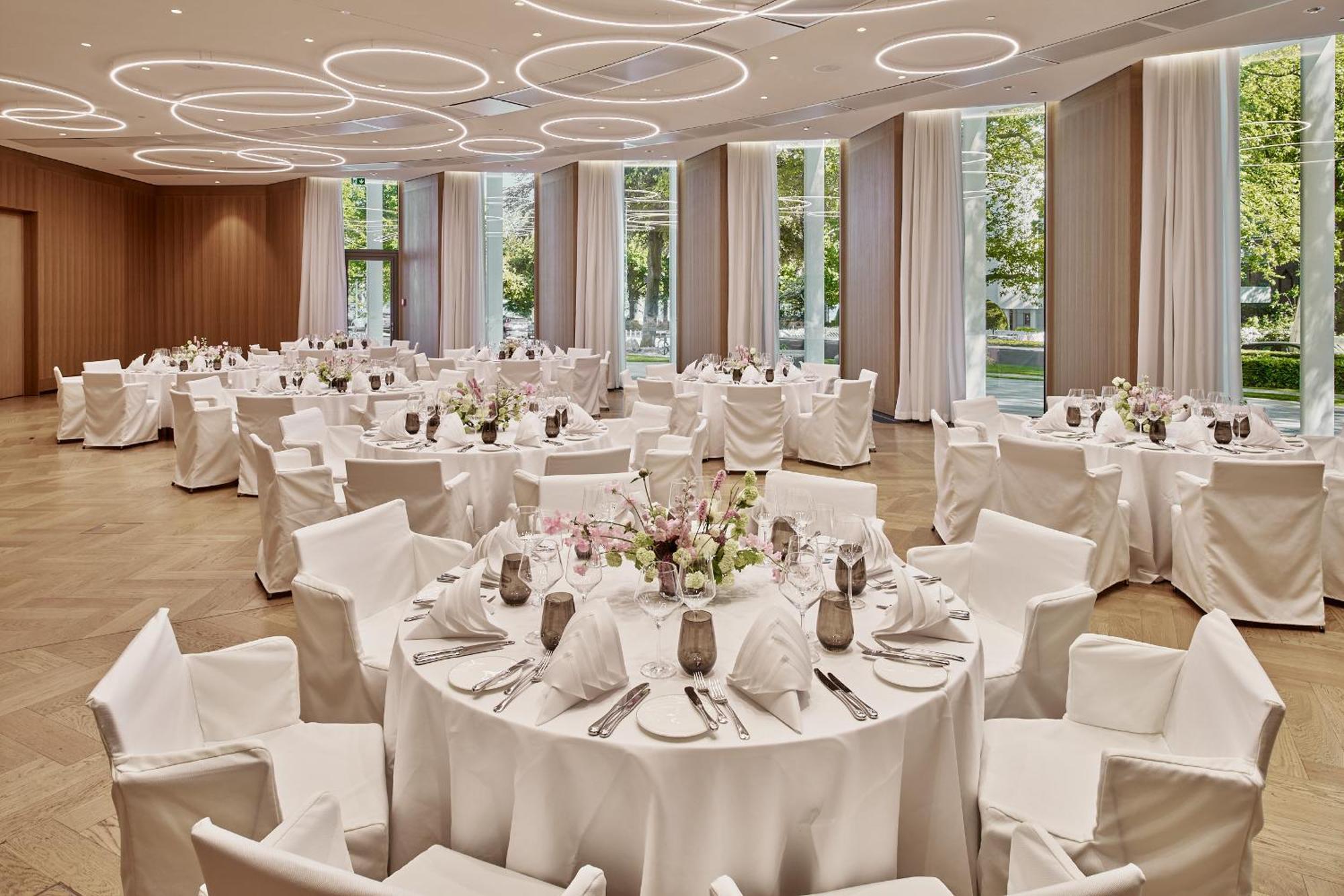 The Fontenay Hamburg Kültér fotó The ballroom