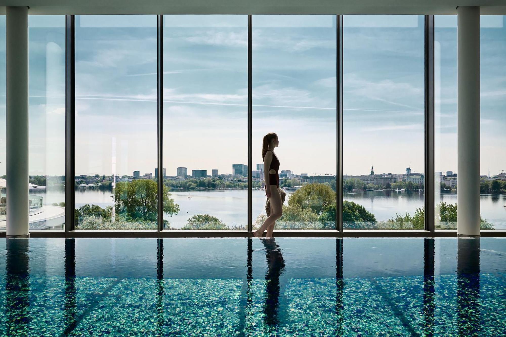 The Fontenay Hamburg Kültér fotó The Sky Pool