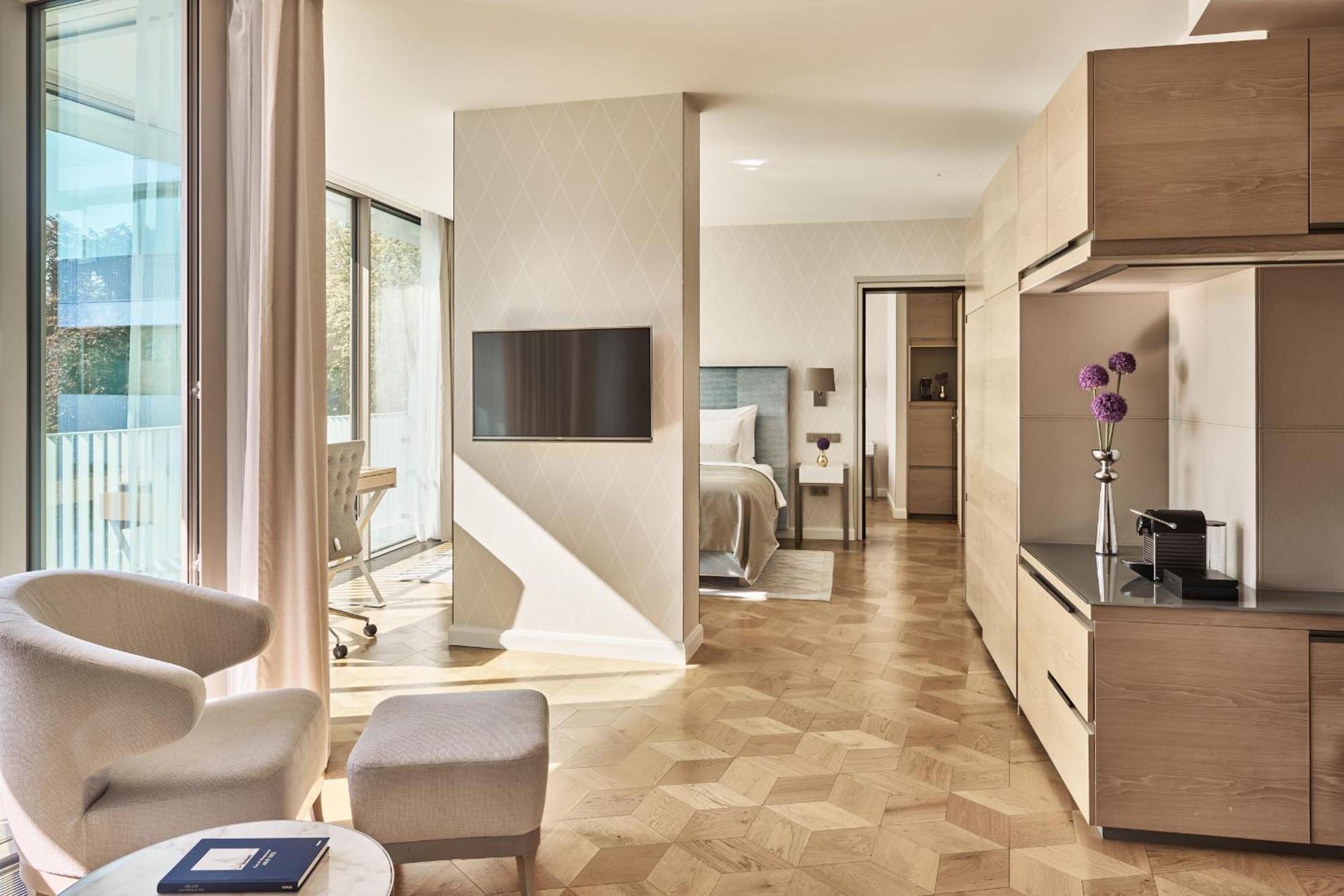 The Fontenay Hamburg Kültér fotó Interior of a suite