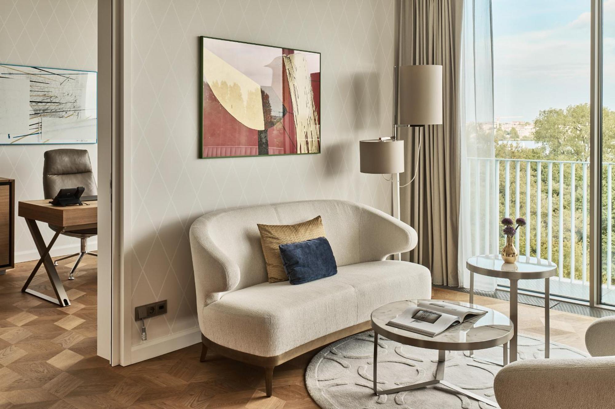 The Fontenay Hamburg Kültér fotó A living room in a typical apartment