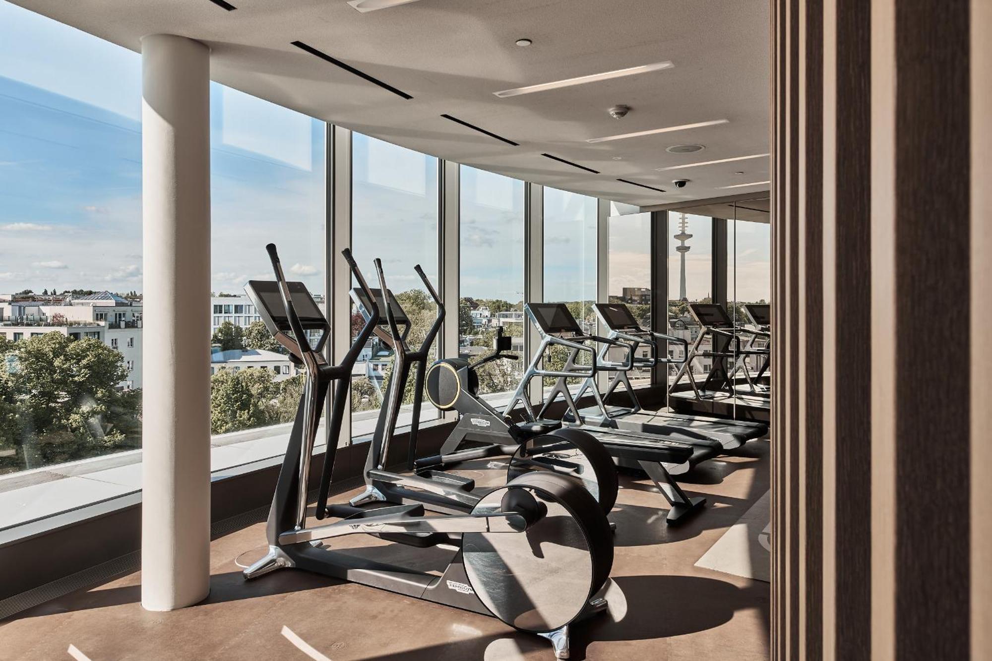 The Fontenay Hamburg Kültér fotó The gym at The Standard East Village